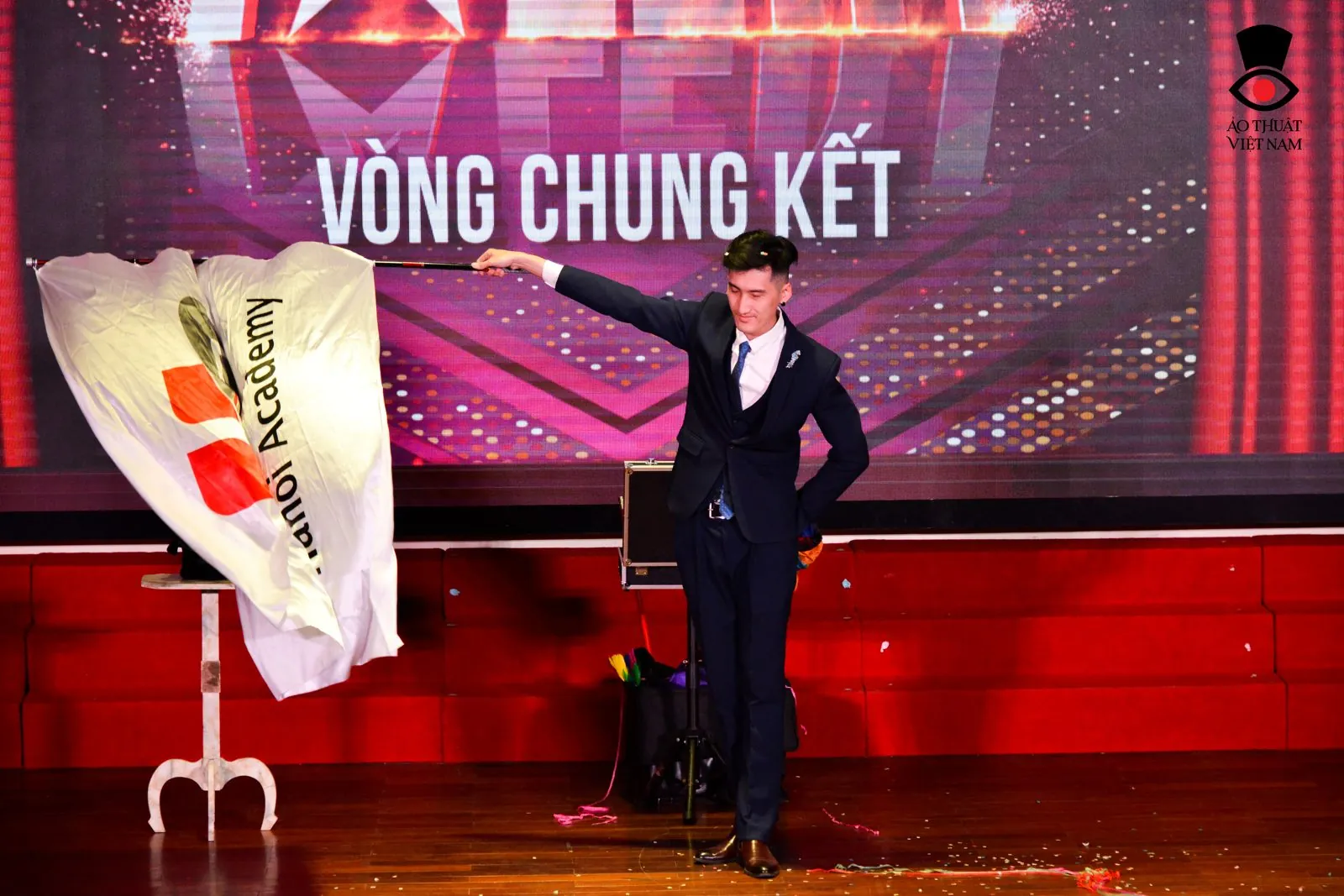Biểu diễn tại vòng chung kết một cuộc thi tài năng học đường